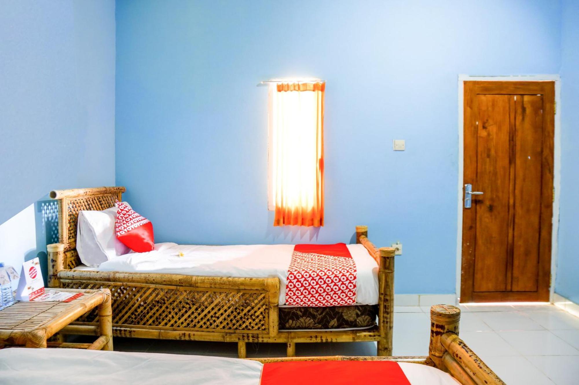 Oyo 1662 Zury Homestay Kuta  Екстер'єр фото
